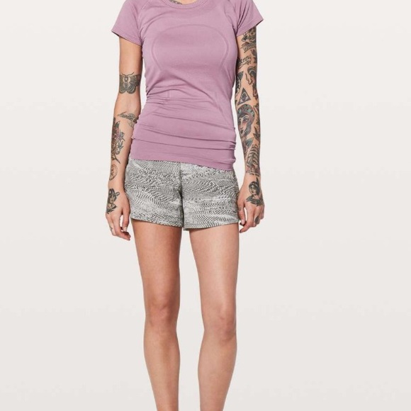 SOLD💕Lululemon Run Times Short II *4” EUC - Picture 3 of 9